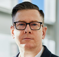 Alexander Hughes, CEO di perusahaan trading kripto, headshot.